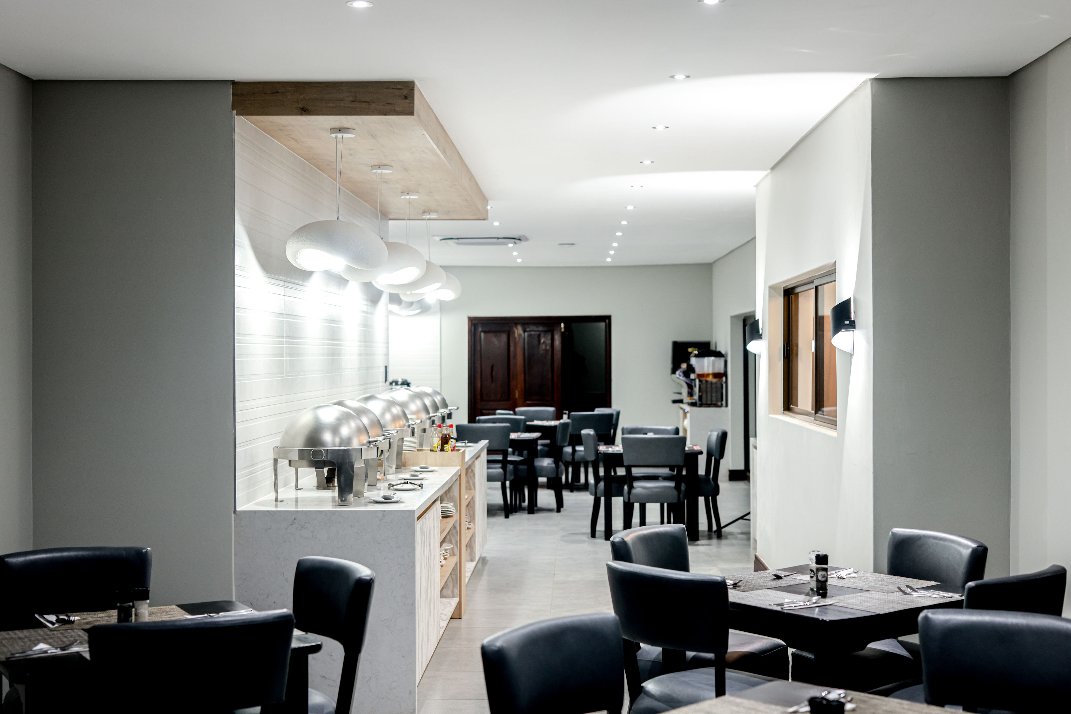 Restaurant dining setup